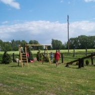 Der Röhlsche Hof - Bildungs- und Erlebnisbauernhof in Wallwitz in Sachsen-Anhalt - Spielgelaende frueher